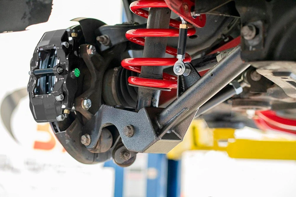 G8/SS Sedan 15" Conversion Kit By Carlyle Racing, Solid Rotors, Red Calipers - Image 3
